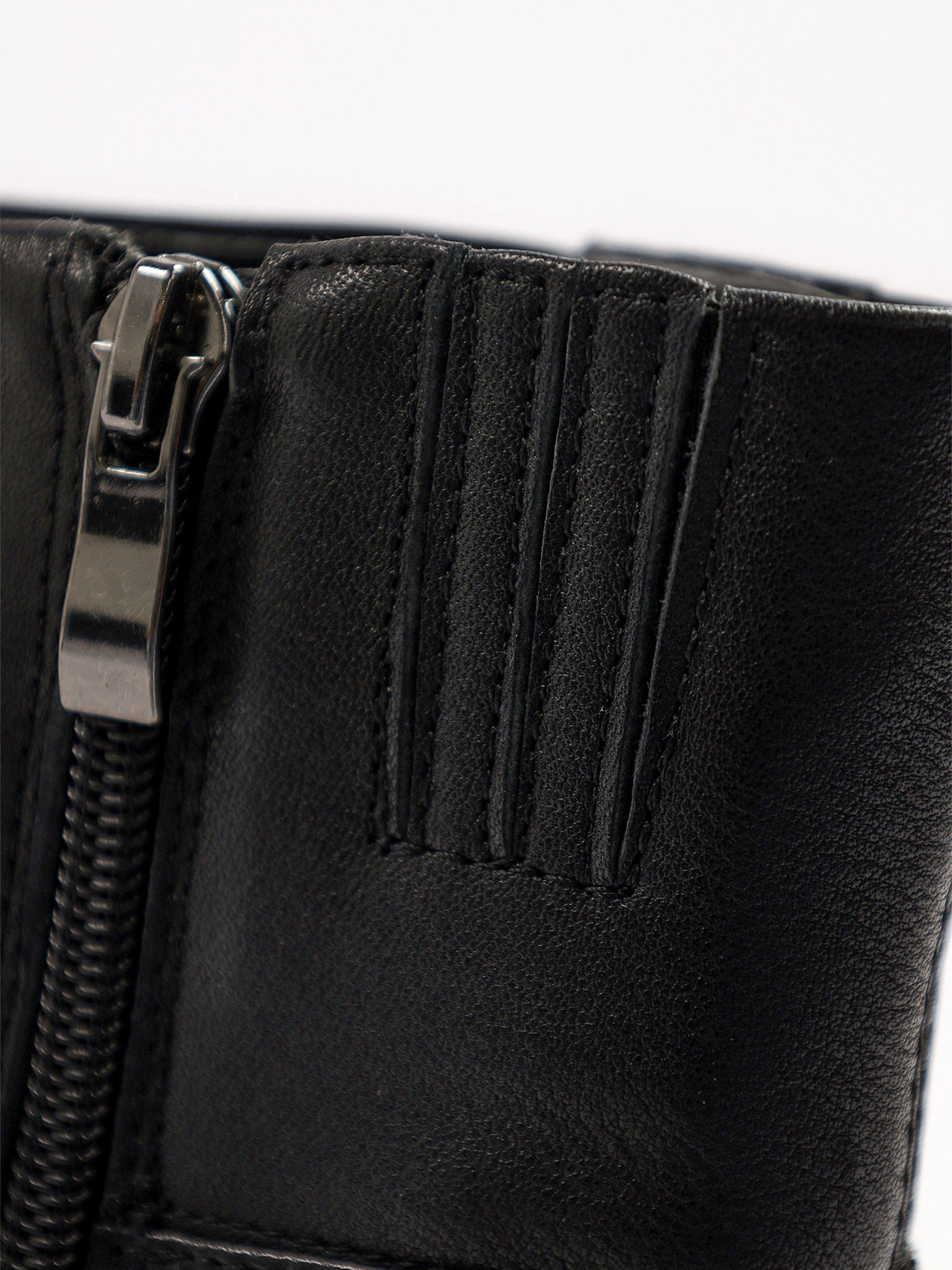 Ботильоны черного цвета на высоком каблуке